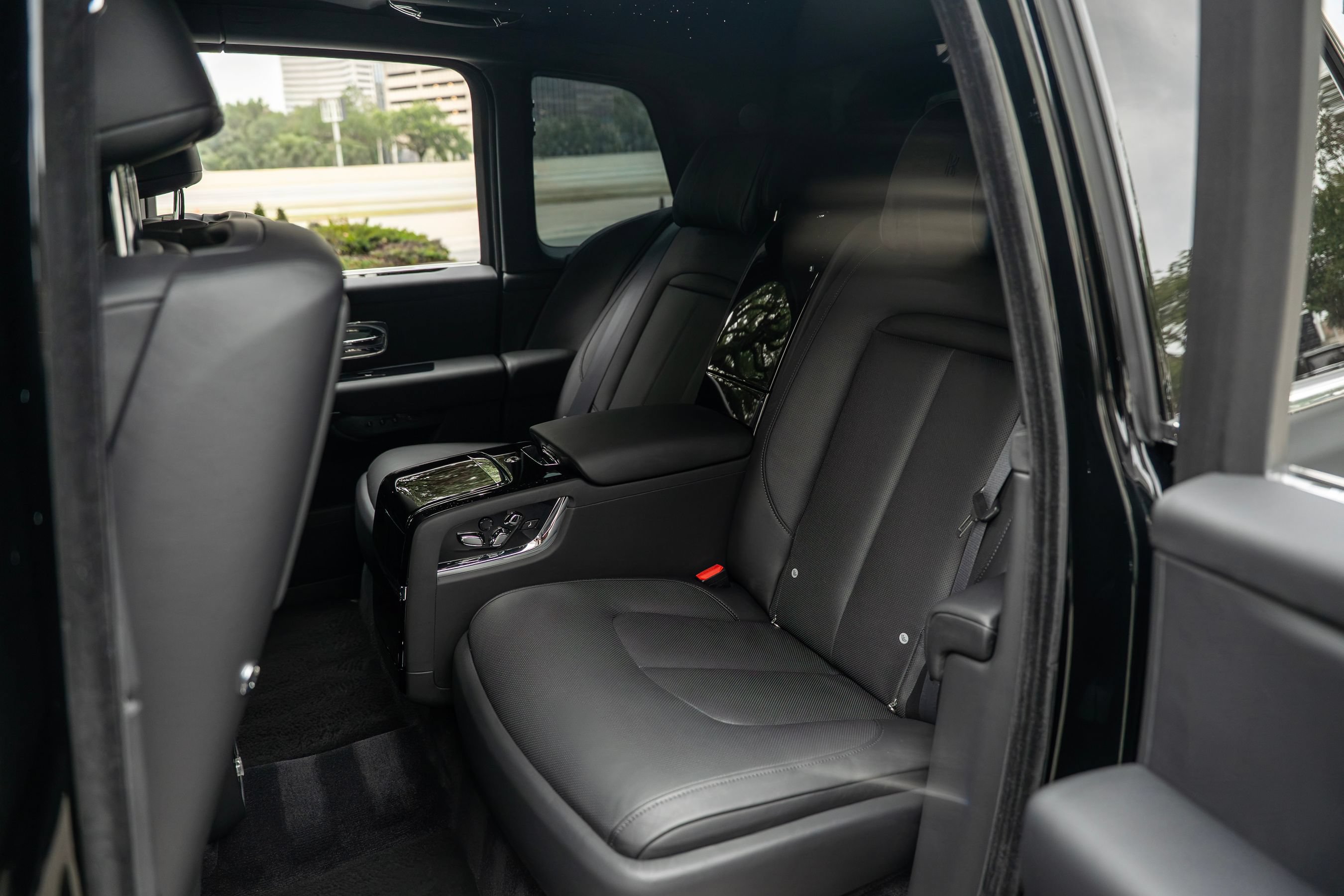 Certified 2023 Rolls-Royce Cullinan AWD/4WD image 11