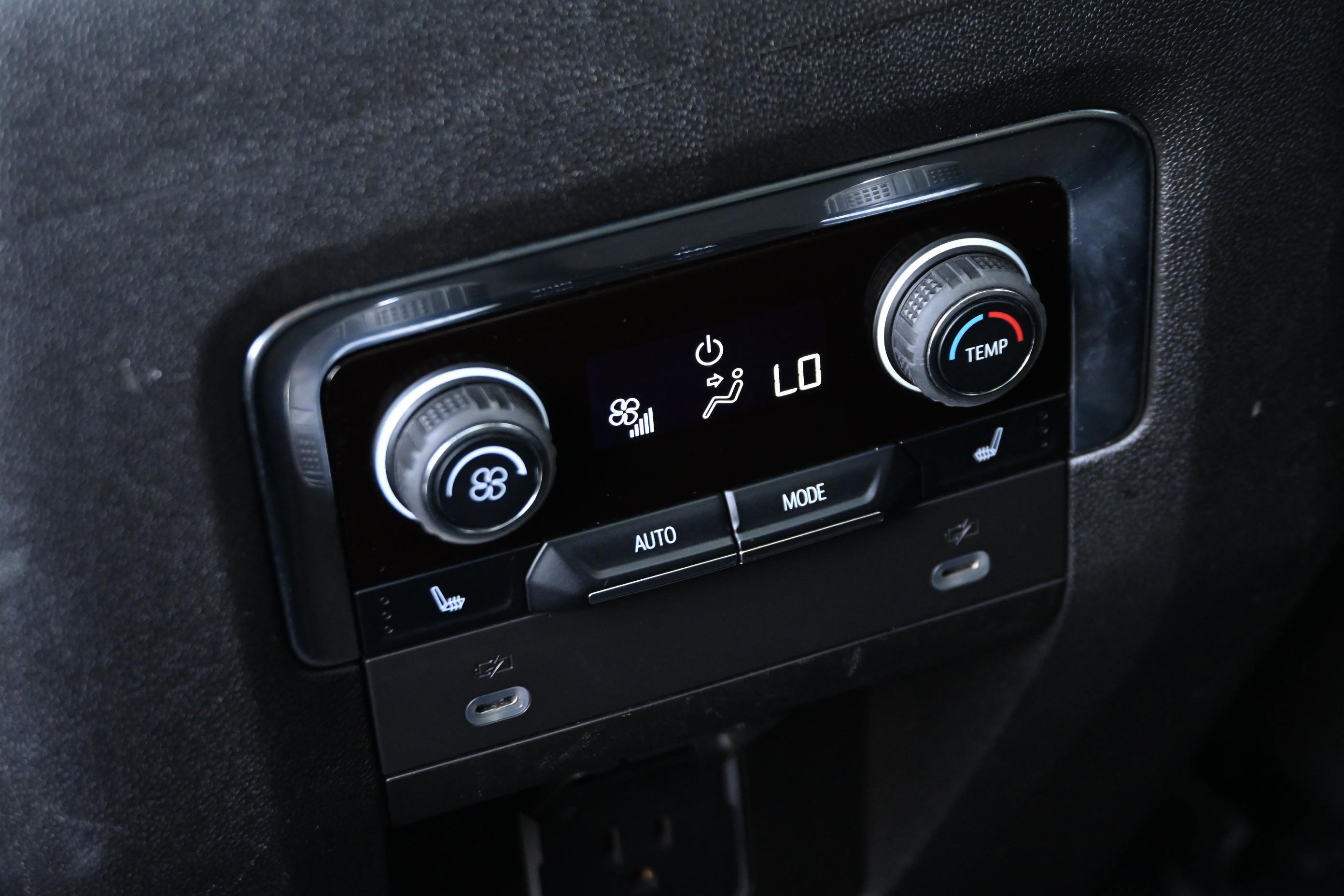 Used 2023 Chevrolet Tahoe Z71 w/ Luxury Package image 28