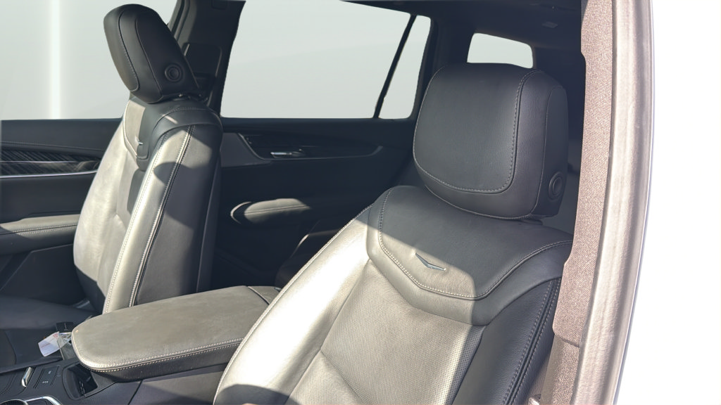 Certified 2024 Cadillac XT6 Premium Luxury FWD image 11