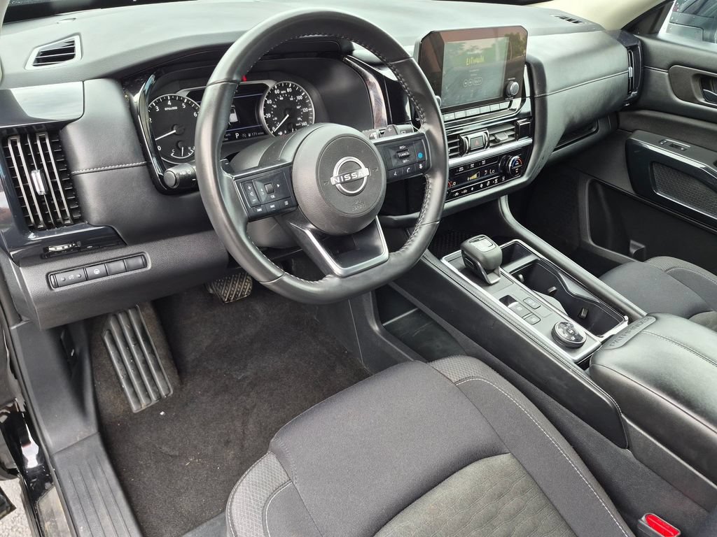 Used 2024 Nissan Pathfinder SV w/ Lighting Package (N92) AWD/4WD image 10