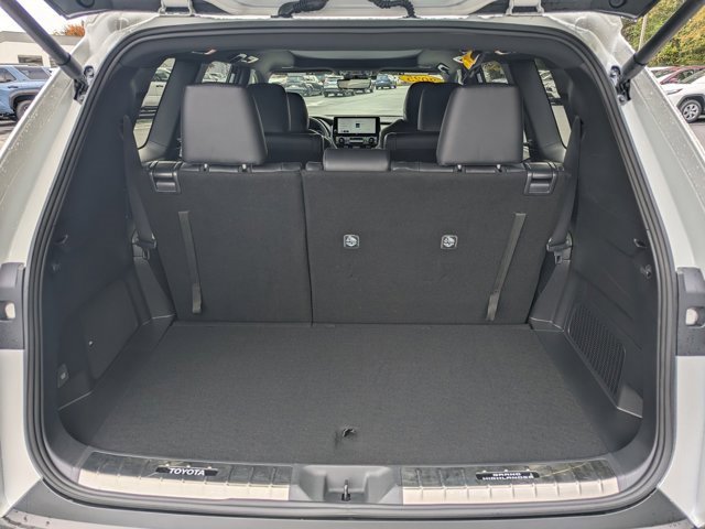 Used 2025 Toyota Grand Highlander AWD Hybrid image 17