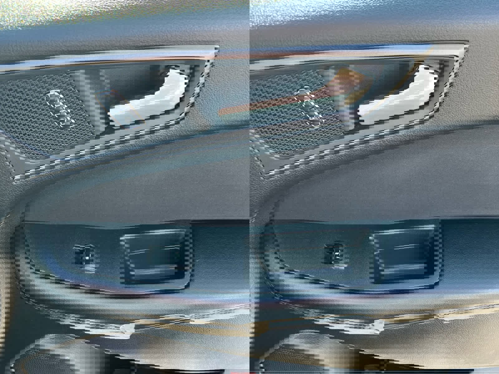 Used 2017 Ford Edge SE image 18