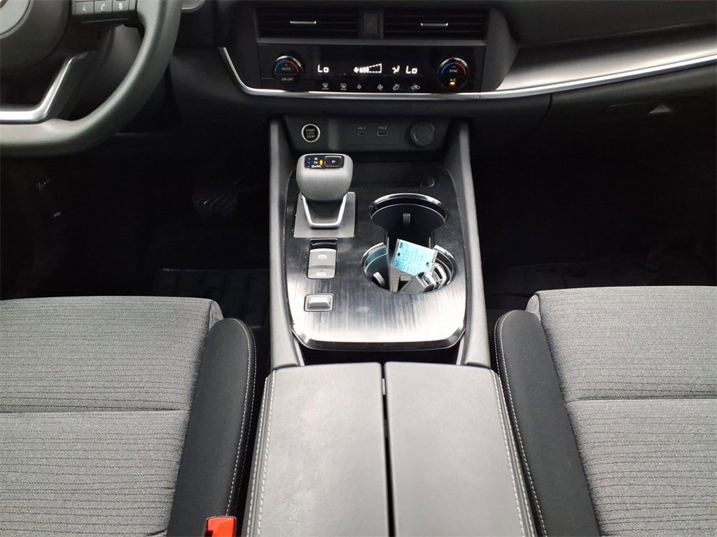 Used 2023 Nissan Rogue SV image 10