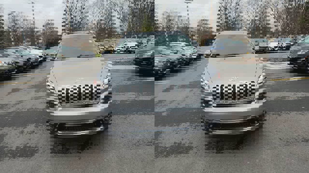 Used 2017 Jeep Cherokee Limited image 3