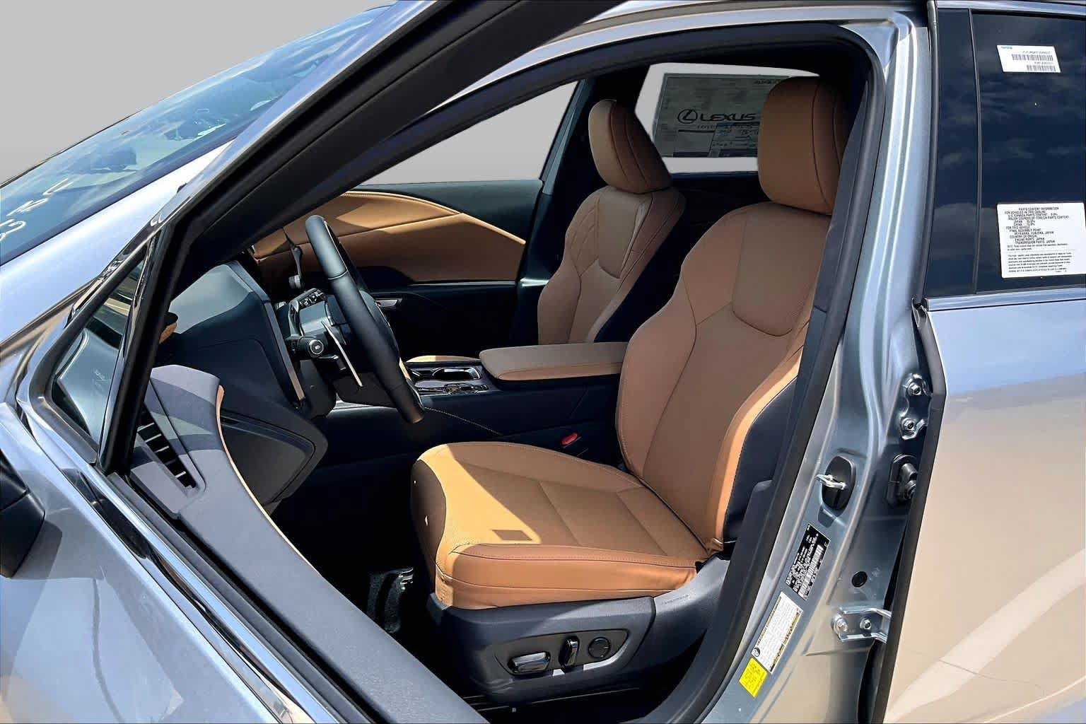 New 2026 Lexus RX 450h AWD image 17