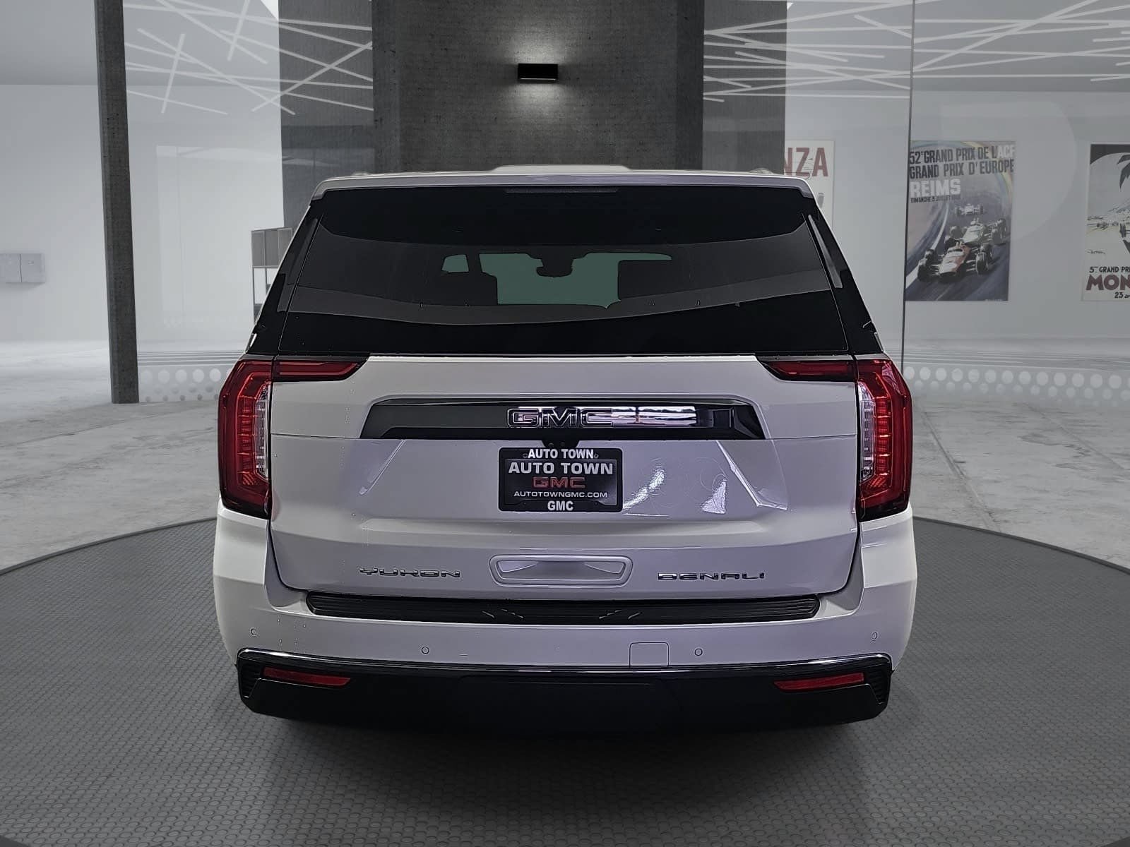 Used 2023 GMC Yukon XL Denali Ultimate AWD/4WD image 6