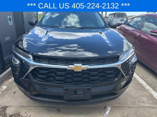 Used 2025 Chevrolet Trax LS w/ Driver Confidence Package FWD image 3