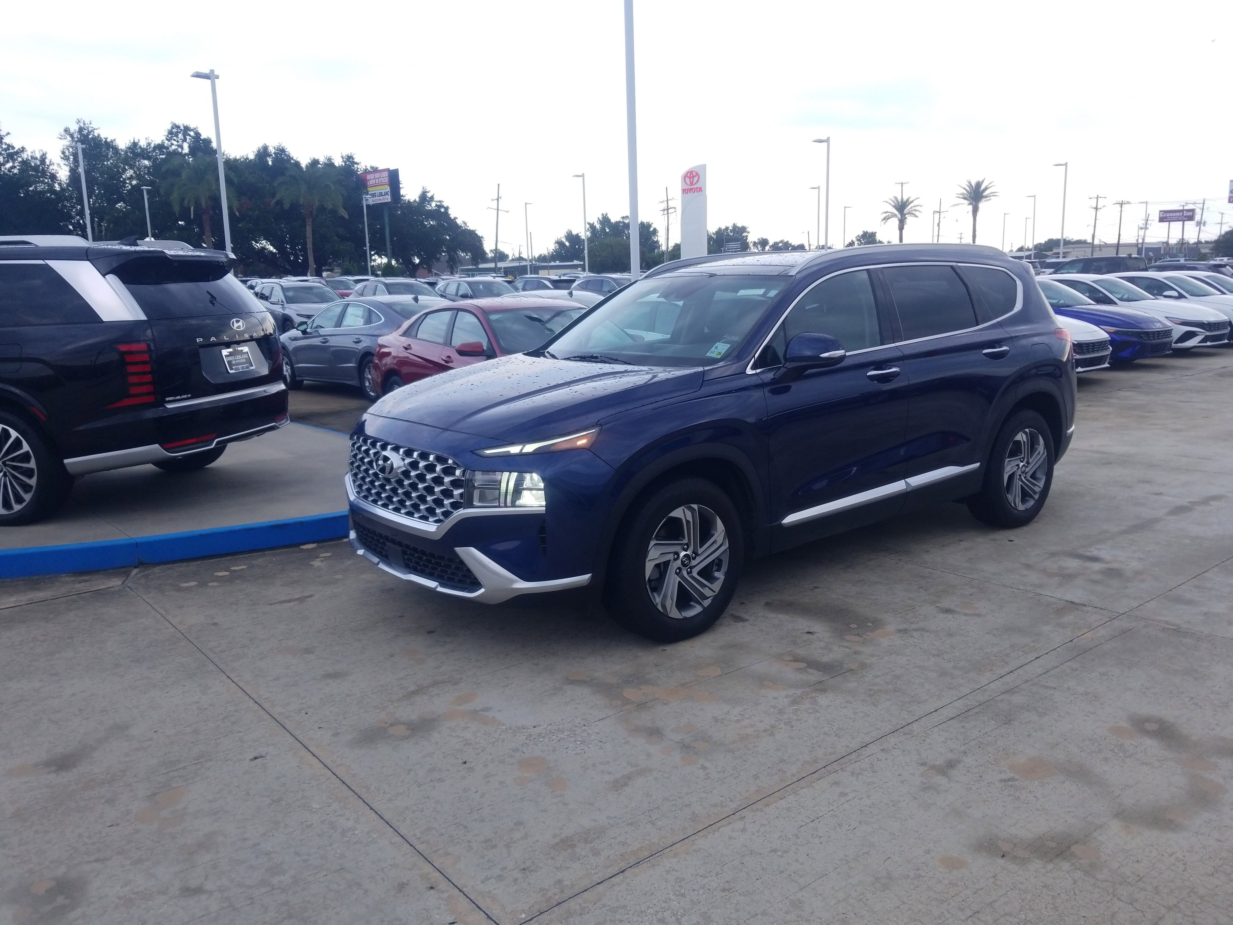 Used 2021 Hyundai Santa Fe SEL w/ Convenience + Premium Package image 3