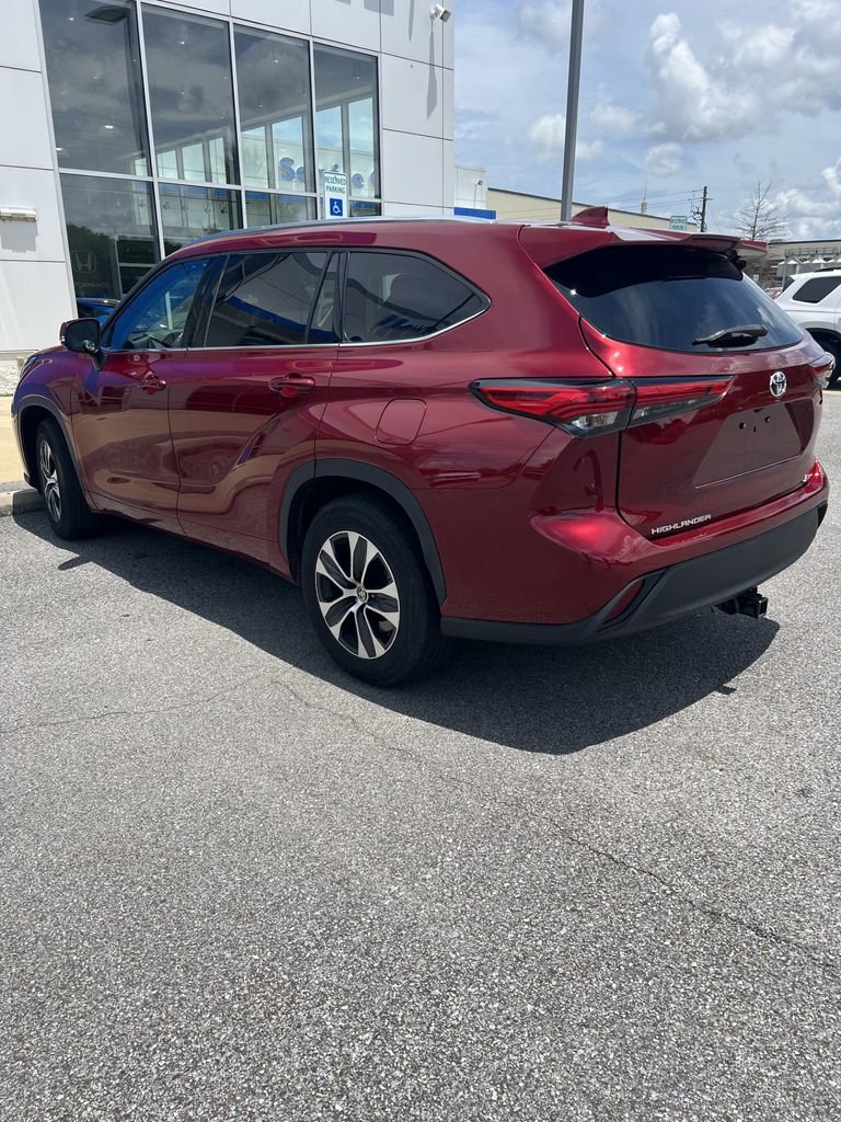 Used 2020 Toyota Highlander XLE FWD image 5