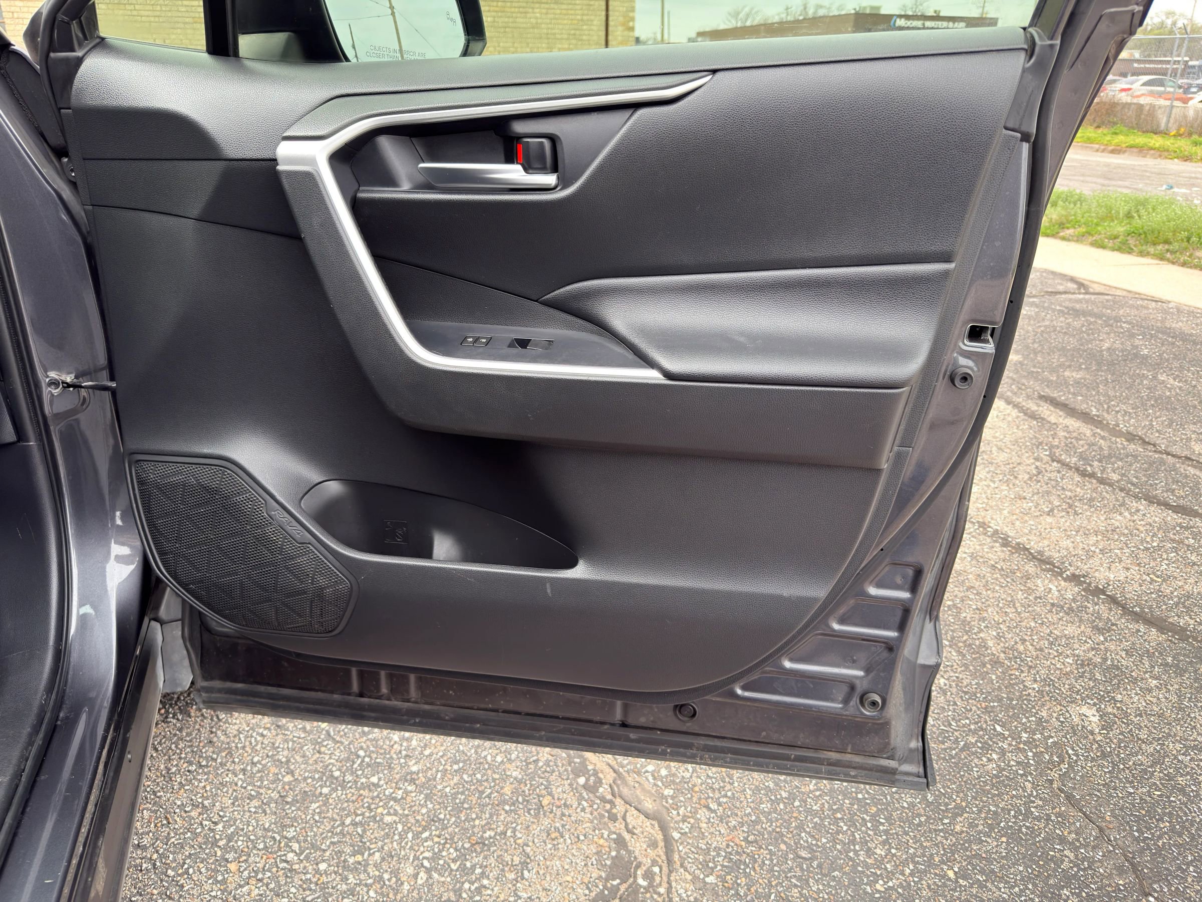 Used 2020 Toyota RAV4 XLE image 31