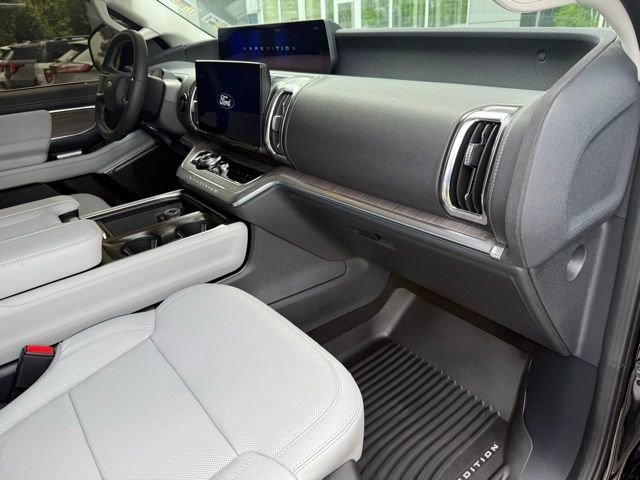 Used 2026 Ford Expedition Platinum w/ Platinum Ultimate Package AWD/4WD image 18