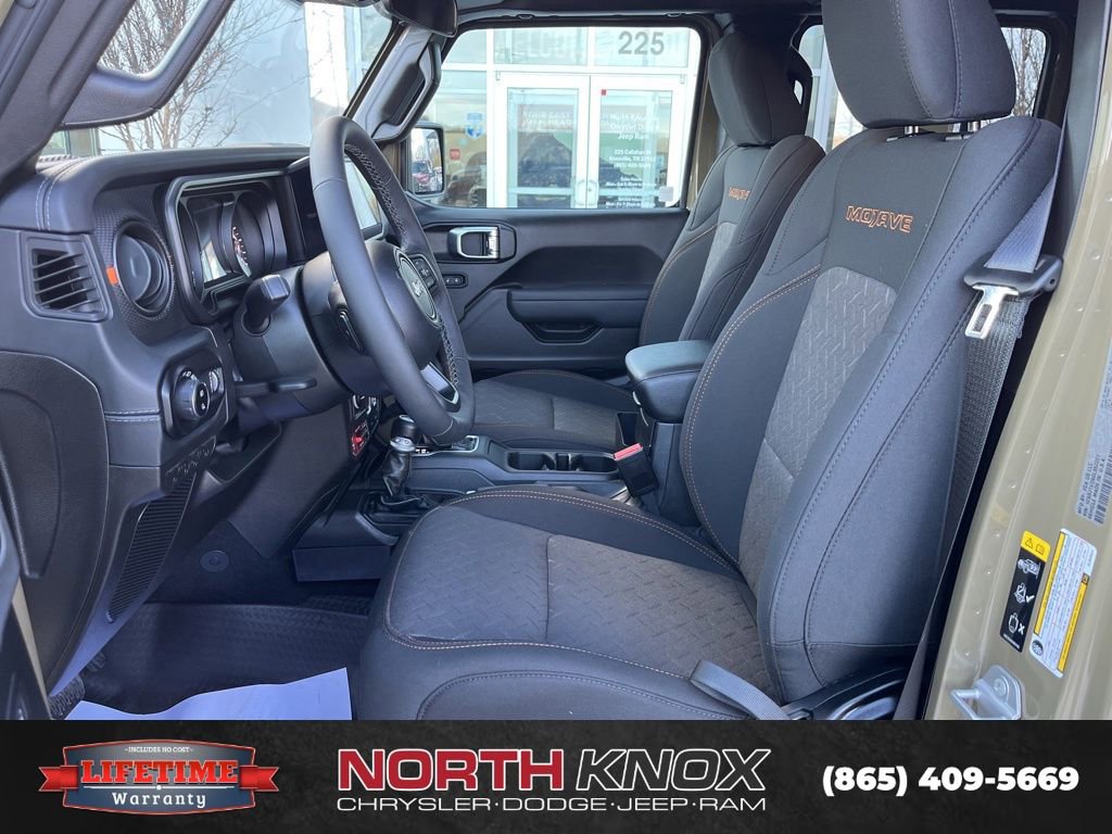 Used 2025 Jeep Gladiator Mojave w/ Convenience Group image 3