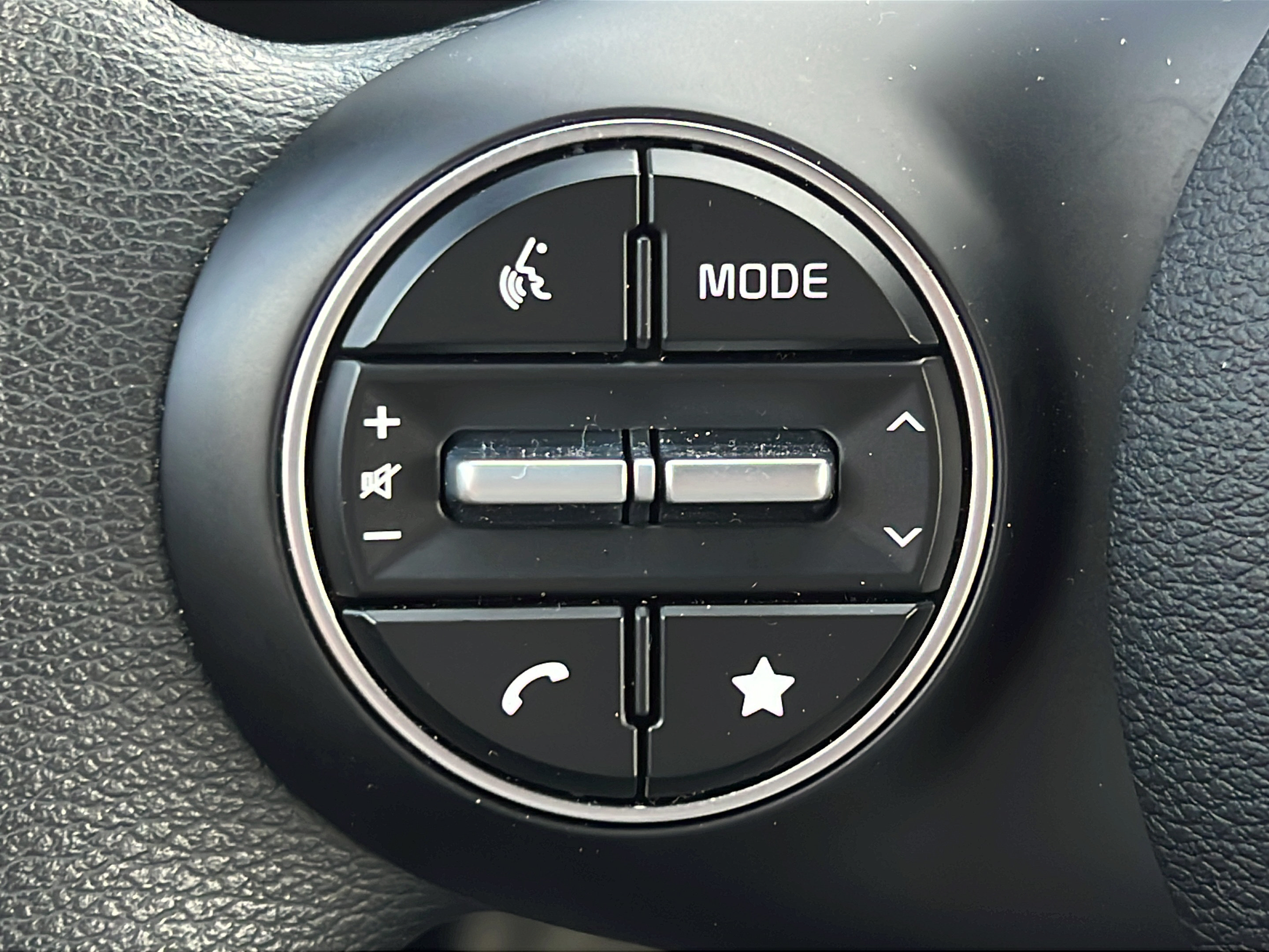 Certified 2025 Kia Soul LX w/ LX Technology Package FWD image 18