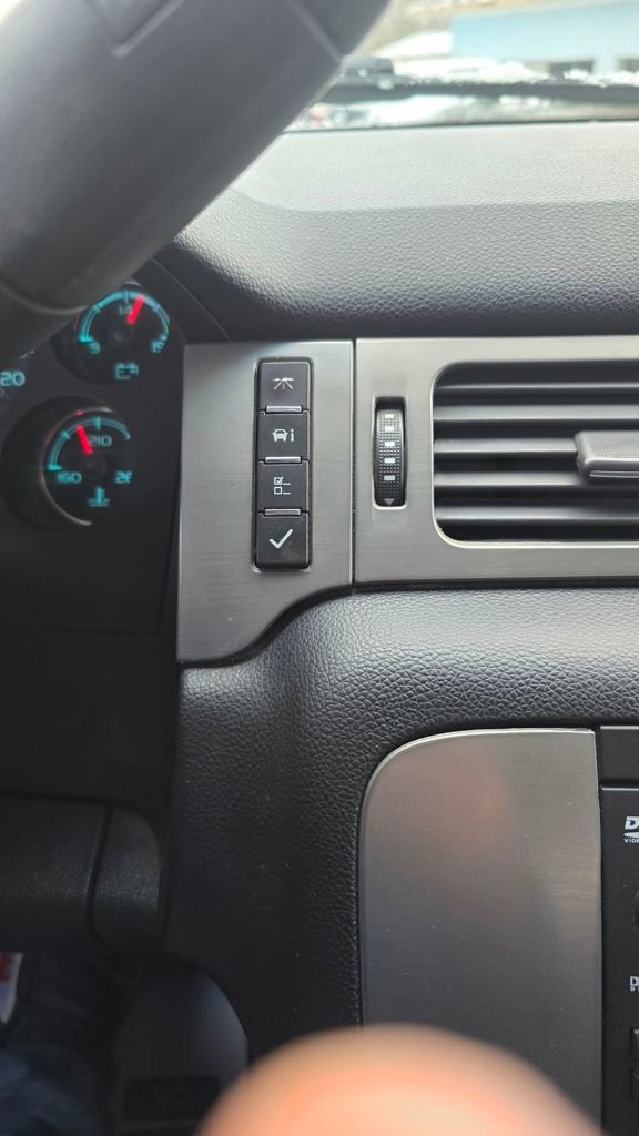 Used 2013 Chevrolet Silverado 1500 LTZ w/ LTZ White Diamond Edition image 22