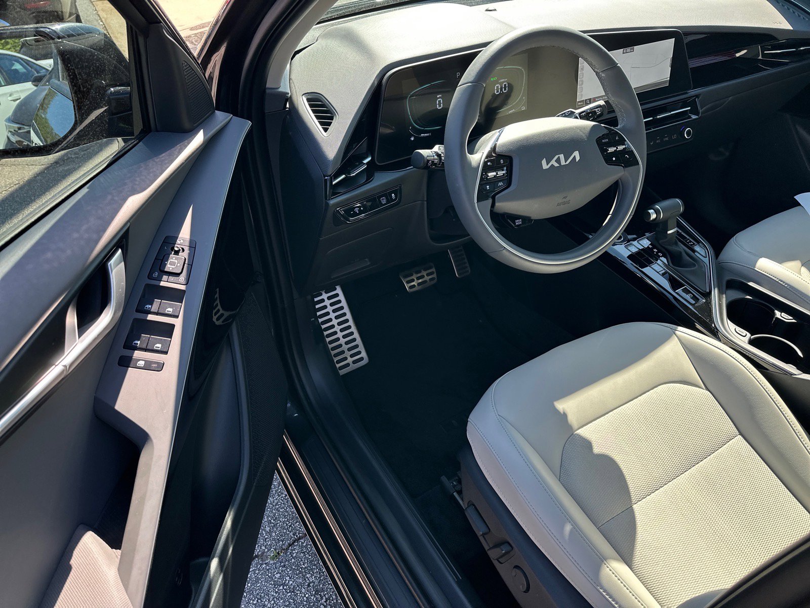 Certified 2025 Kia Niro EX Touring FWD image 6