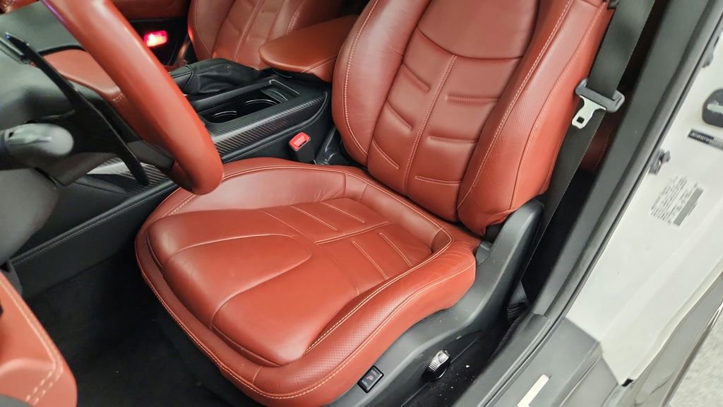 Used 2017 Nissan GT-R Premium w/ Premium Interior Package AWD/4WD image 34