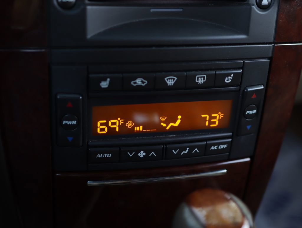 Used 2006 Cadillac SRX w/ Seating Package AWD/4WD image 15