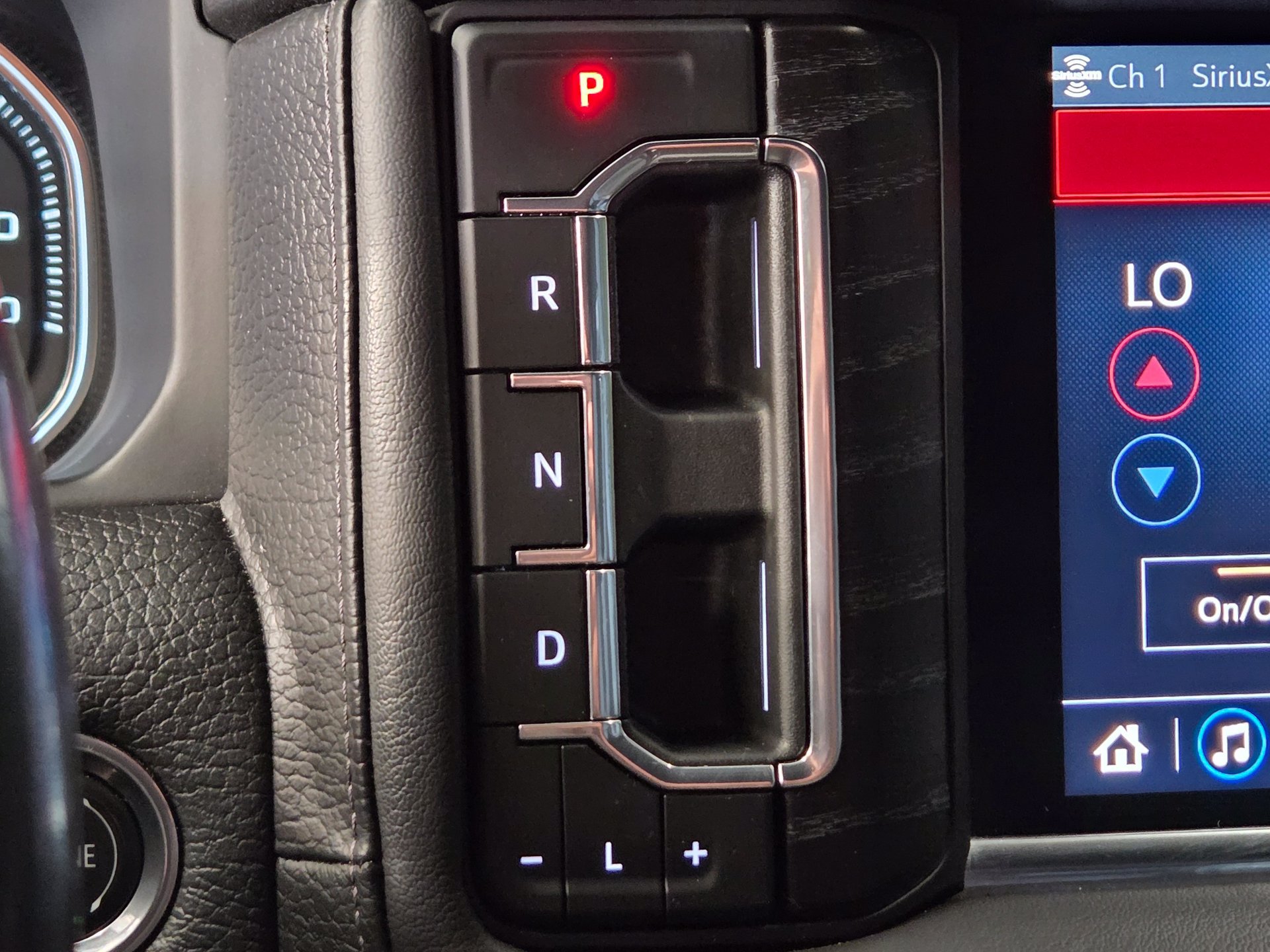 Used 2021 GMC Yukon Denali w/ Denali Premium Package AWD/4WD image 26