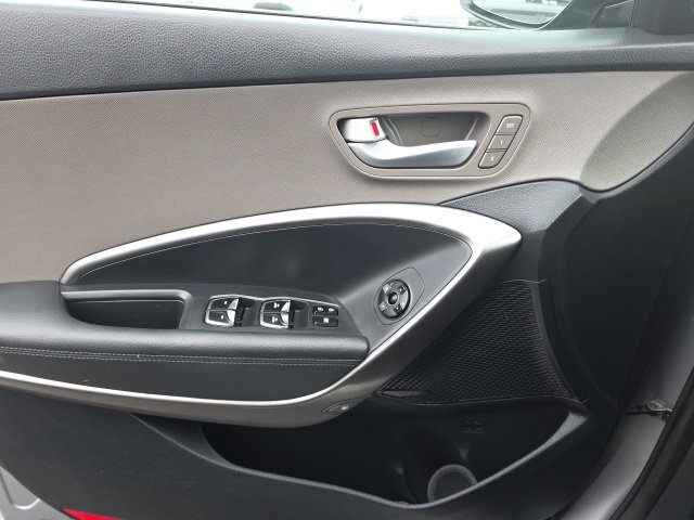 Used 2017 Hyundai Santa Fe SE image 10