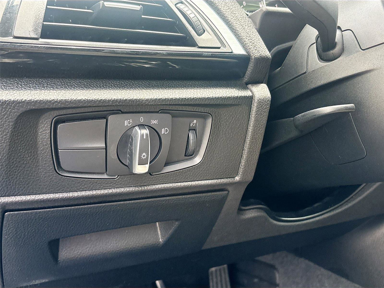 Used 2015 BMW M235i Convertible image 11