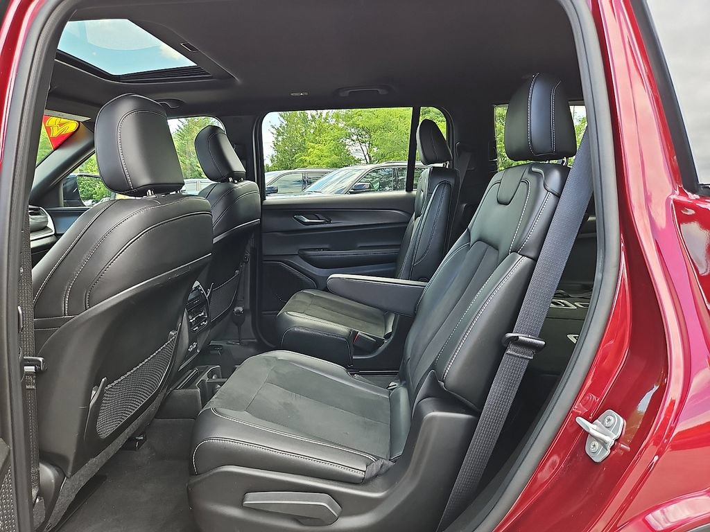 Certified 2025 Jeep Grand Cherokee L Altitude AWD/4WD image 12