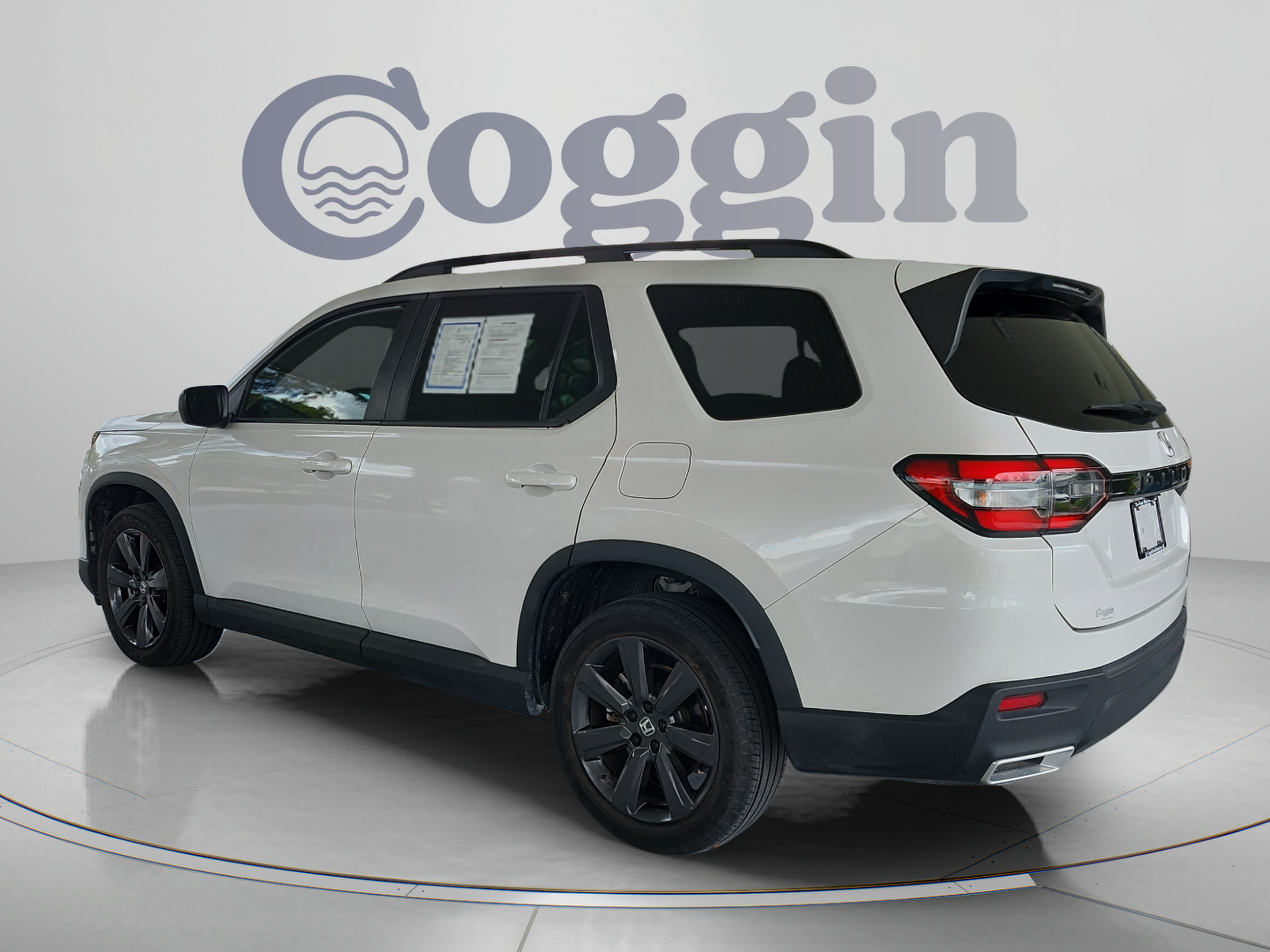 Certified 2024 Honda Pilot Sport image 3