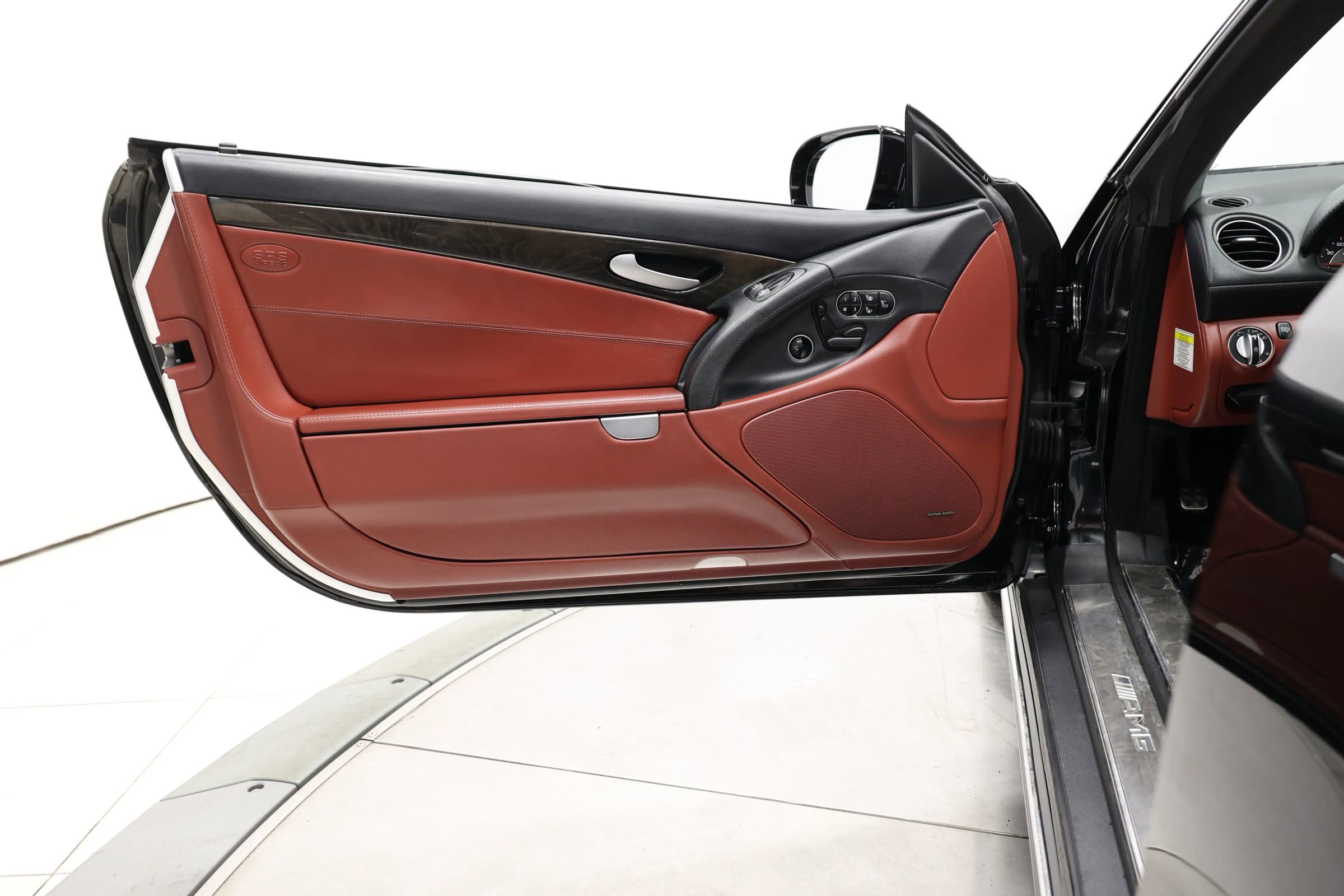 Used 2012 Mercedes-Benz SL 63 AMG image 10