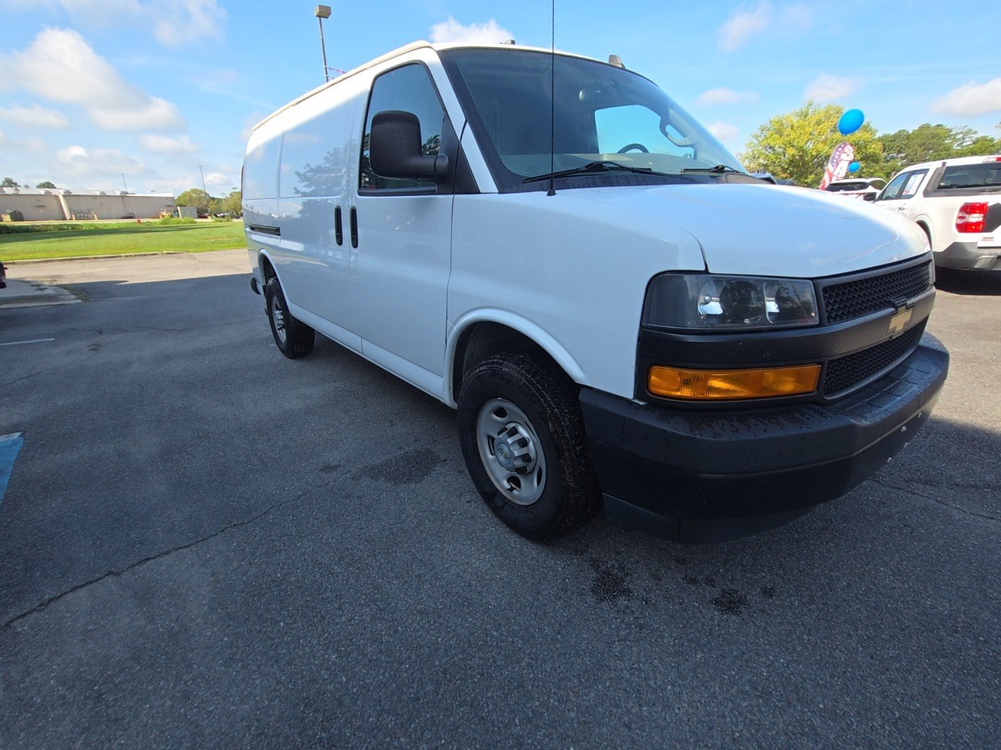 Used 2022 Chevrolet Express 2500 w/ Driver Convenience Package RWD image 4