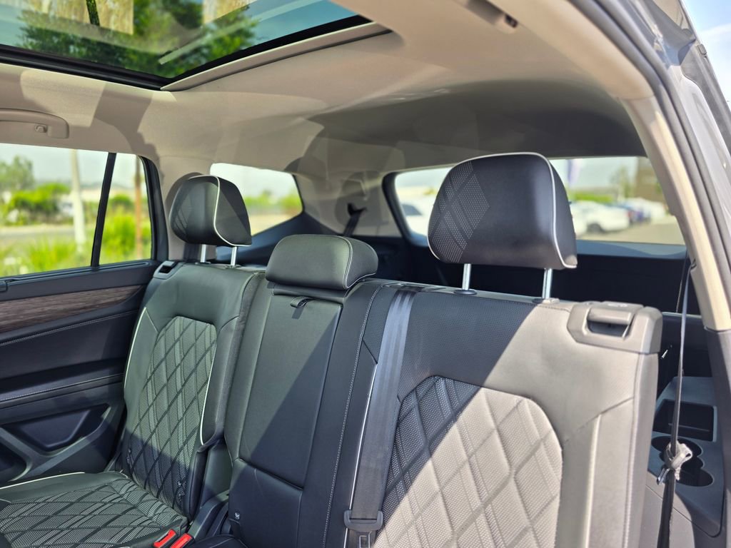 Used 2025 Volkswagen Atlas SEL Premium R-Line image 17
