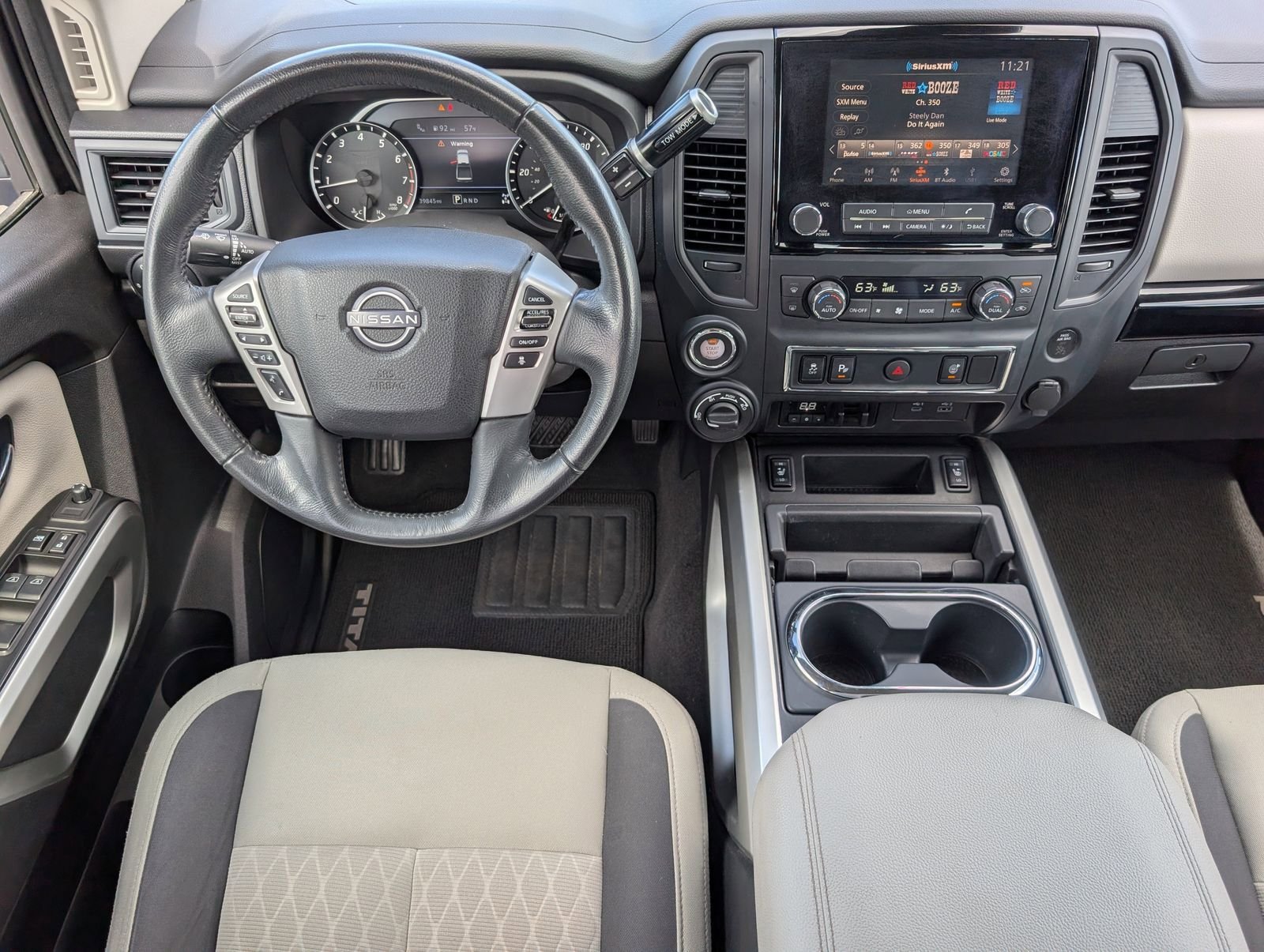 Used 2024 Nissan Titan SV w/ SV Convenience Package AWD/4WD image 2