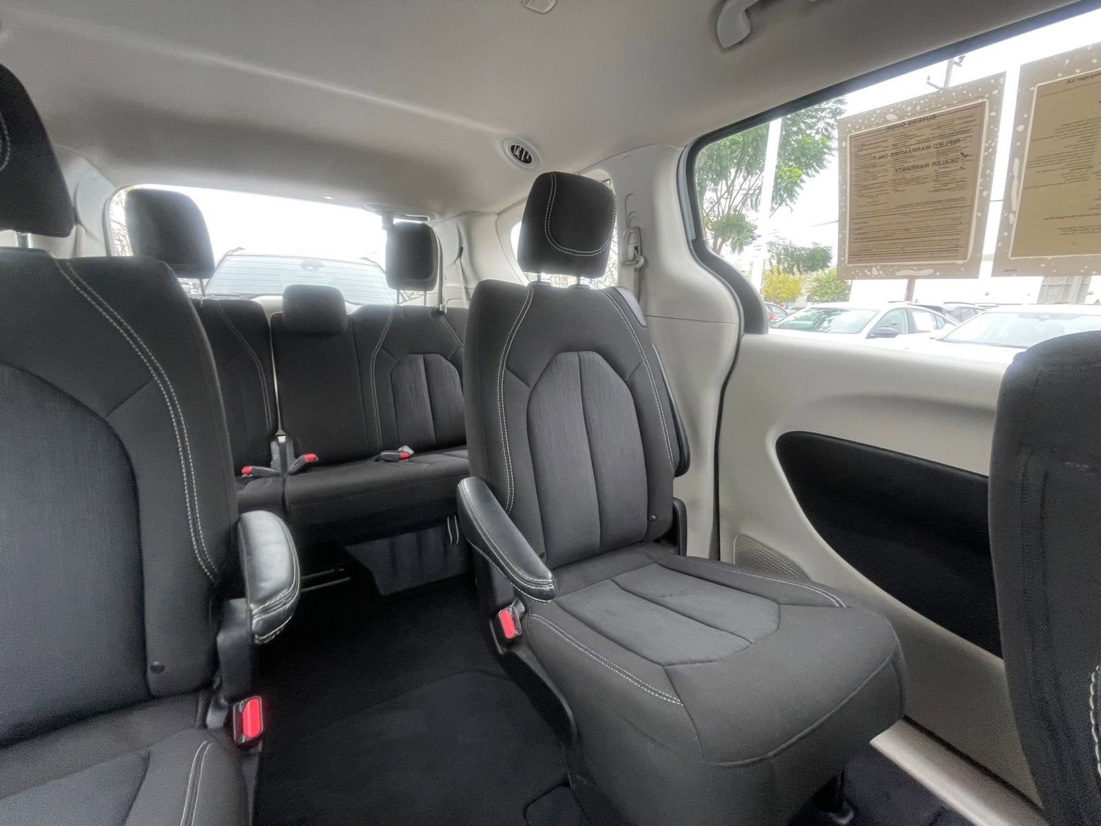 Used 2023 Chrysler Voyager LX image 39