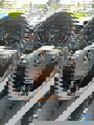 Used 2021 Volkswagen Tiguan SE w/ Panoramic Sunroof Package image 16