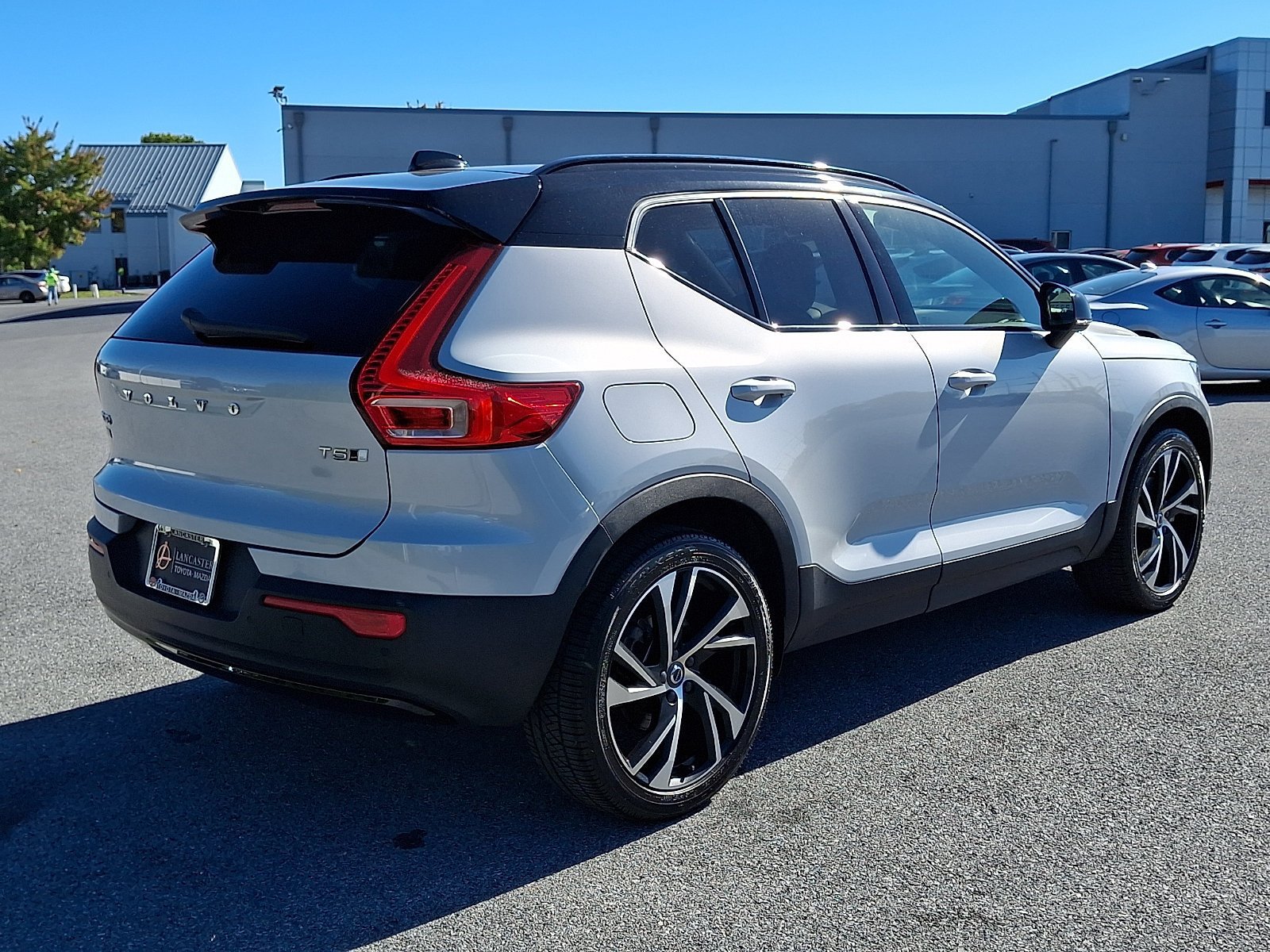 Used 2022 Volvo XC40 T5 R-Design w/ Advanced Package AWD/4WD image 7