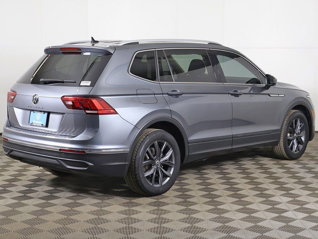 Used 2022 Volkswagen Tiguan SE w/ Panoramic Sunroof Package image 10