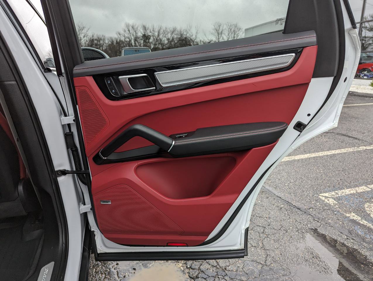 Used 2023 Porsche Cayenne Platinum Edition image 37