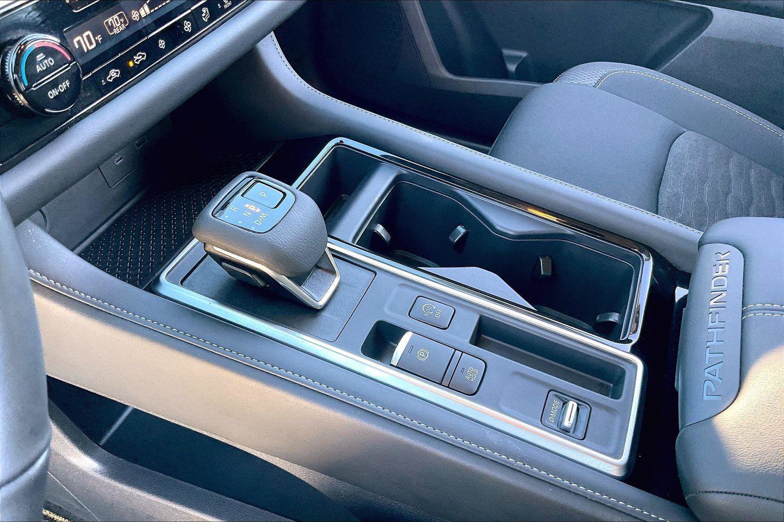 Used 2025 Nissan Pathfinder SV w/ SV Premium Package image 15