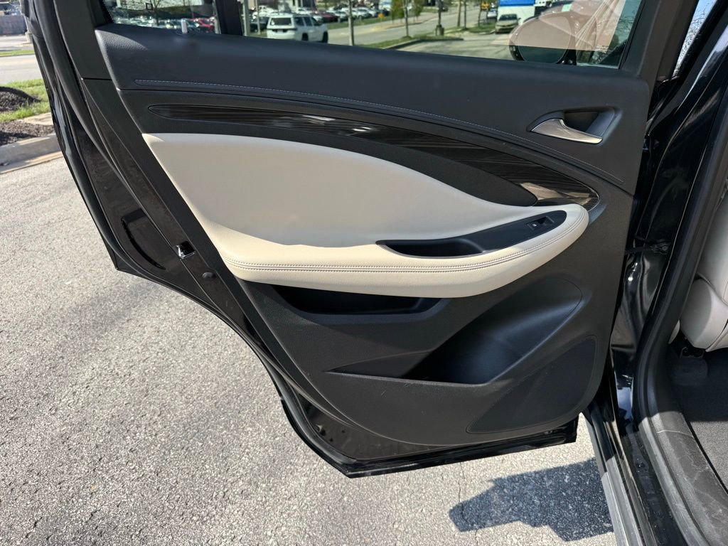 Used 2019 Buick Envision Premium image 32