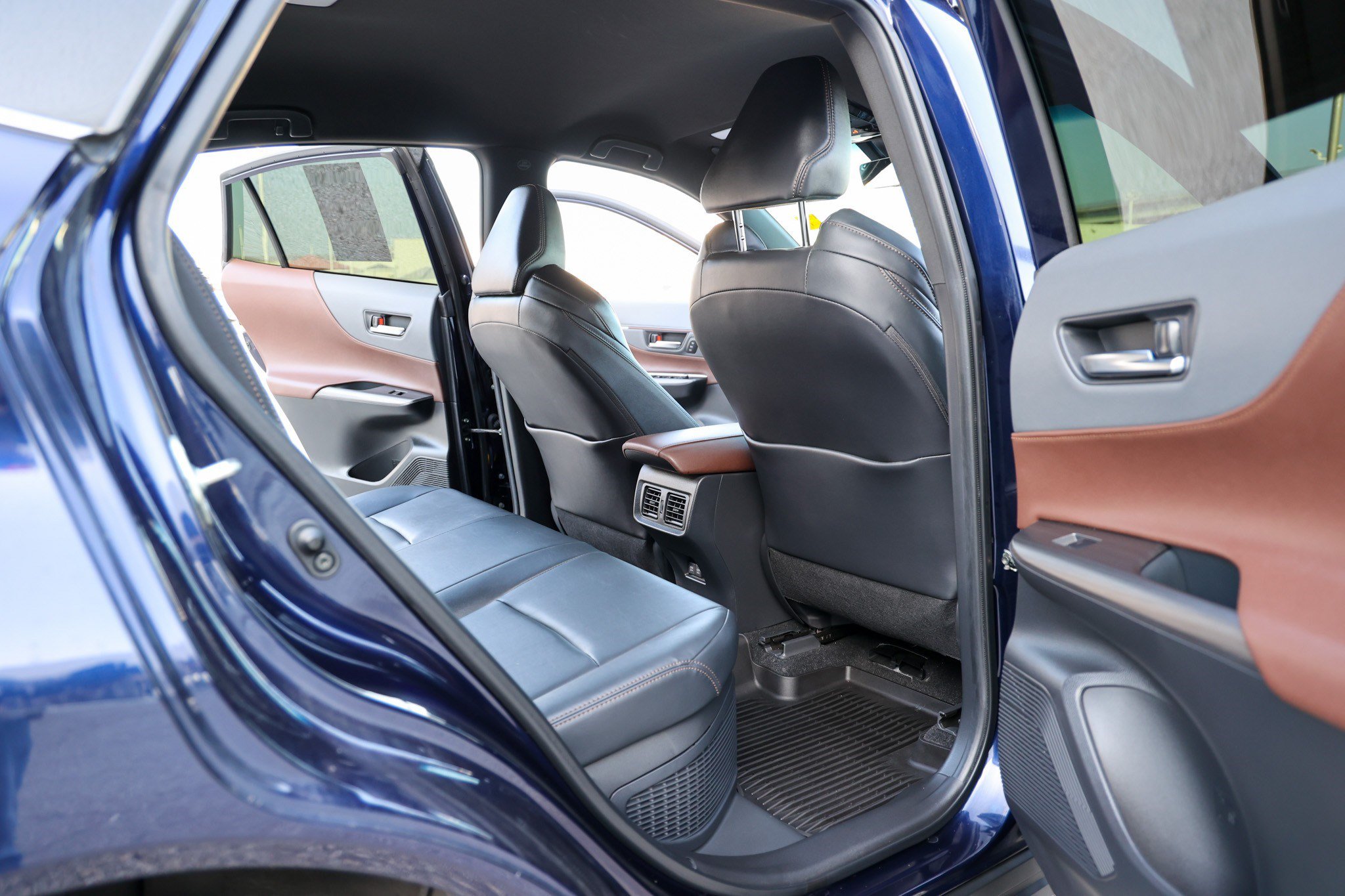 Certified 2022 Toyota Venza XLE AWD/4WD image 38