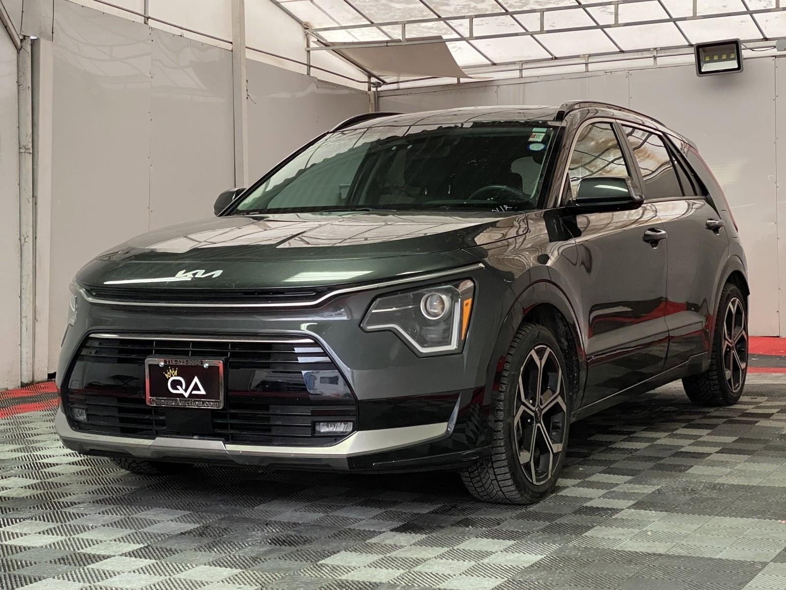 Used 2023 Kia Niro EX Touring FWD image 3