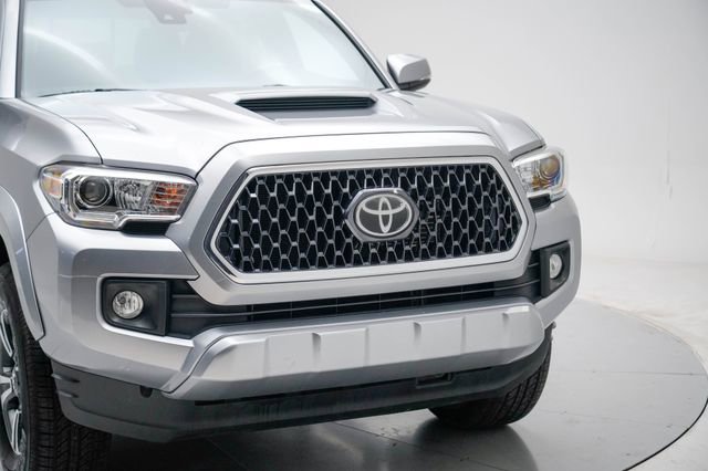 Used 2019 Toyota Tacoma TRD Sport AWD/4WD image 9