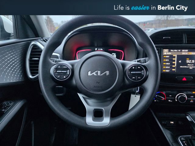 Certified 2025 Kia Soul LX w/ LX Technology Package FWD image 22