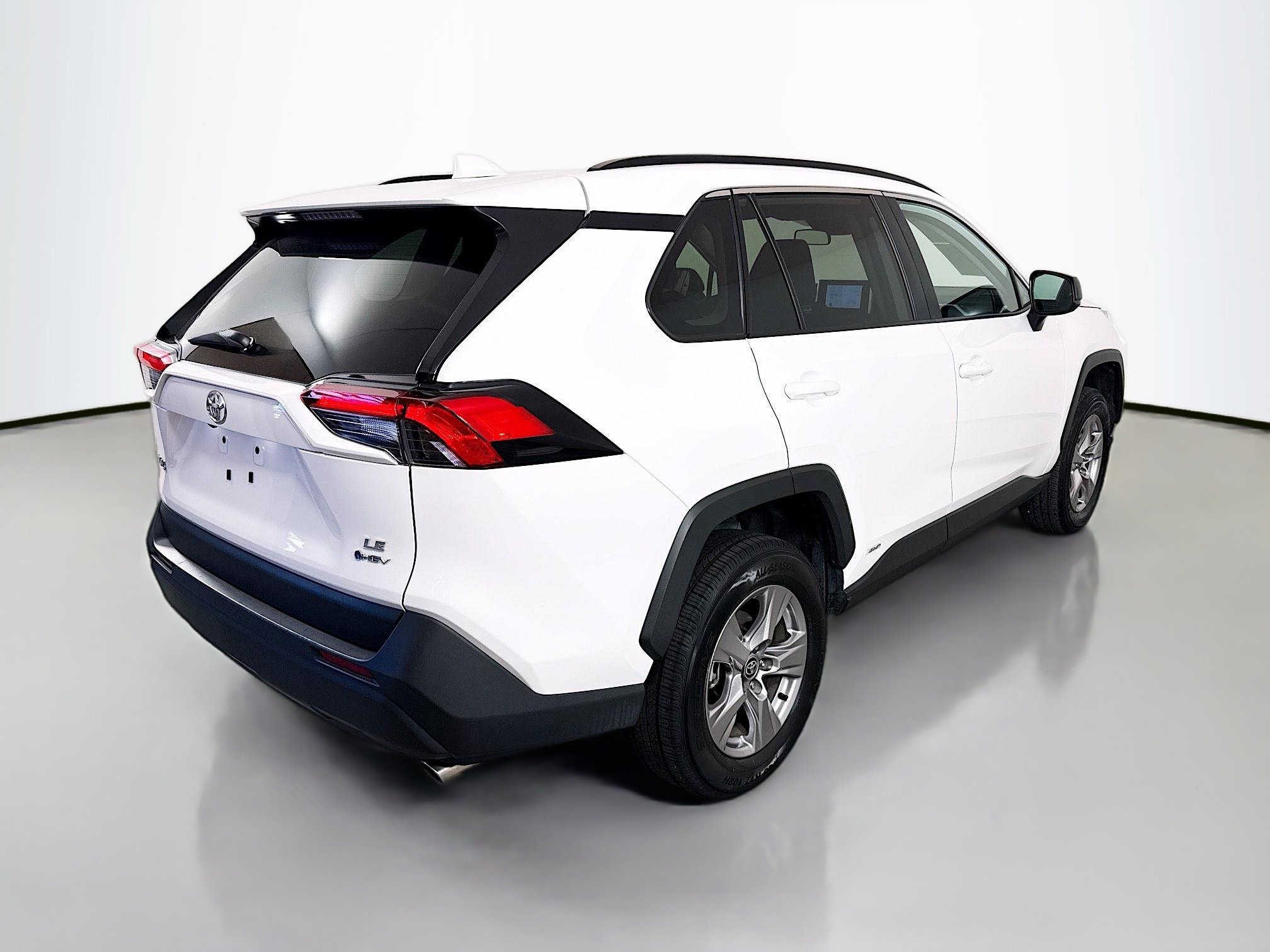 Used 2025 Toyota RAV4 LE AWD/4WD image 7