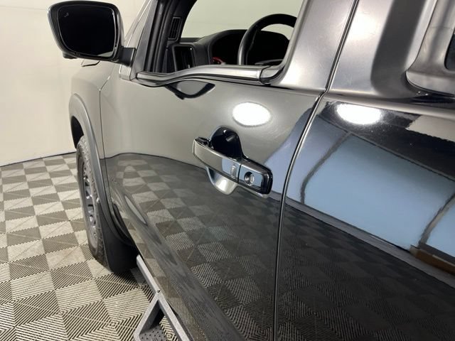 Used 2025 Nissan Frontier PRO-4X w/ Pro Convenience Package AWD/4WD image 13