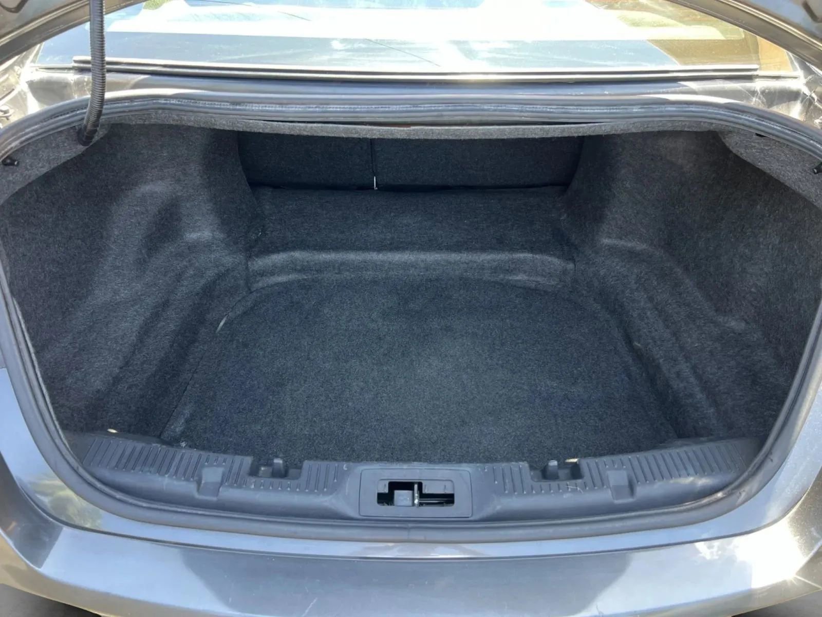 Used 2019 Ford Taurus Limited FWD image 15