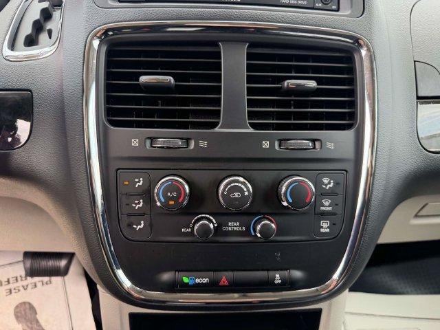 Used 2018 Dodge Grand Caravan SE w/ UConnect Hands-Free Group FWD image 19