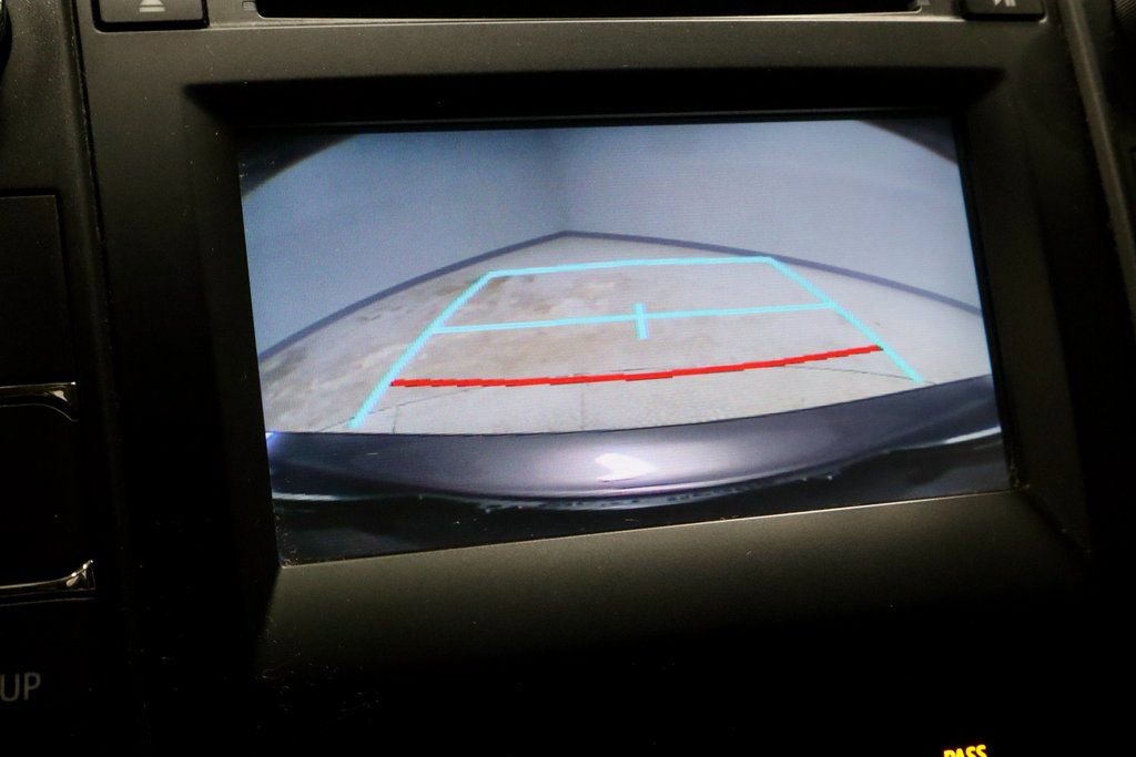 Used 2015 Toyota Camry SE image 2