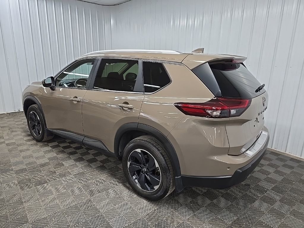 Used 2025 Nissan Rogue SV w/ SV Premium Package image 9
