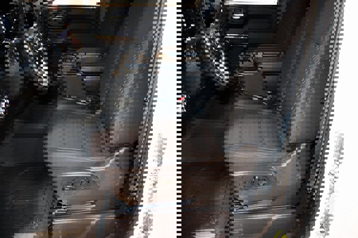 Used 2025 GMC Sierra 2500 SLE w/ SLE Convenience Package image 40