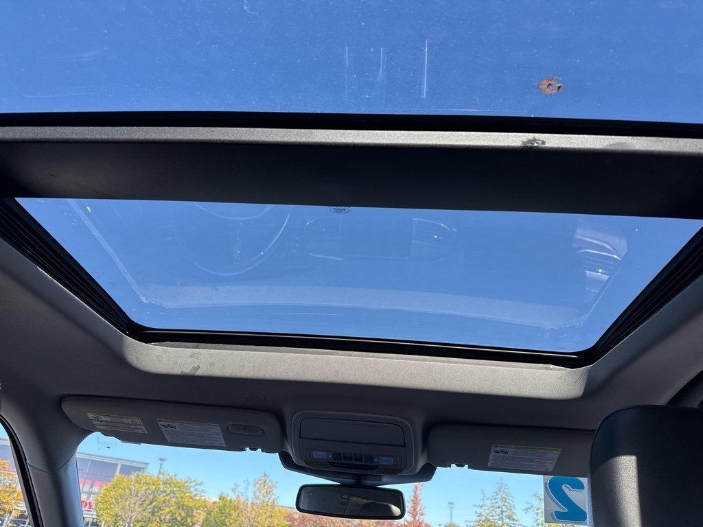 Used 2022 Ford Explorer Limited w/ Equipment Group 301A image 31