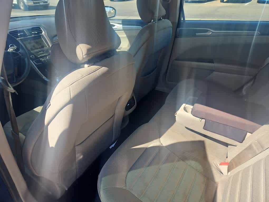 Used 2019 Ford Fusion SE FWD image 11